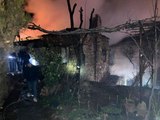 Son dakika haberi... İzmir'de müstakil taş ev, çıkan yangında çöktü: Yaşlı kadın hayatını kaybetti