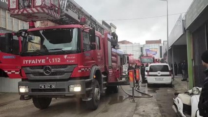 Mobilya imalathanesinde çıkan yangın söndürüldü