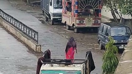 फिर बदला मौसम : सुबह रुक-रुककर तेज बारिश, शाम को खिली धूप, देखें वीडियो