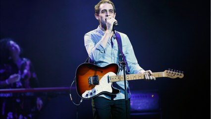 VOICI : "Une piste de réflexion" : Benjamin Siksou réfléchit à la paternité avec son compagnon