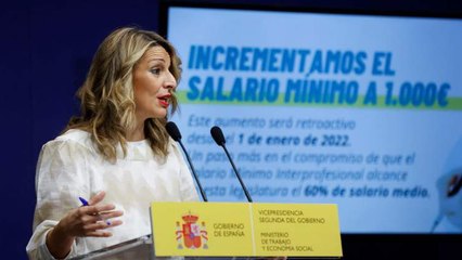 El Gobierno firma un acuerdo con CCOO y UGT para subir el SMI a 1.000 euros