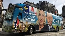 scandale: le bus de campagne de Marine Le Pen violemment attaqué