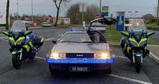 Une DeLorean, que n'aurait pas reniée « Doc » Brown, contrôlée par des gendarmes sur l'A1