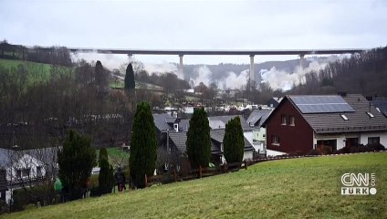 Almanya'da 55 yıllık köprü böyle yıkıldı