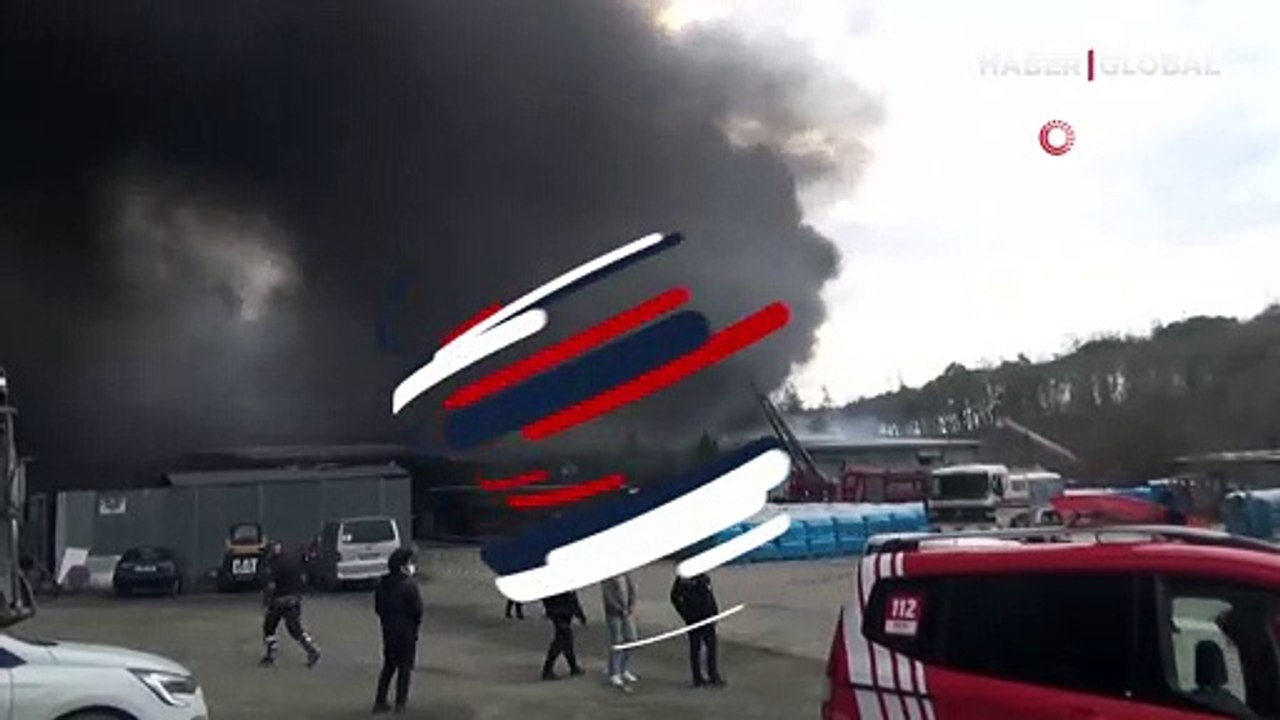 Son dakika! Kemerburgaz'da doğal kaynak suyu dolum tesisinde yangın