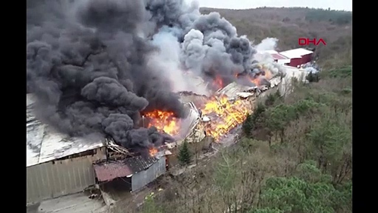 Kemerburgaz'da doğal kaynak suyu dolum tesisinde yangın
