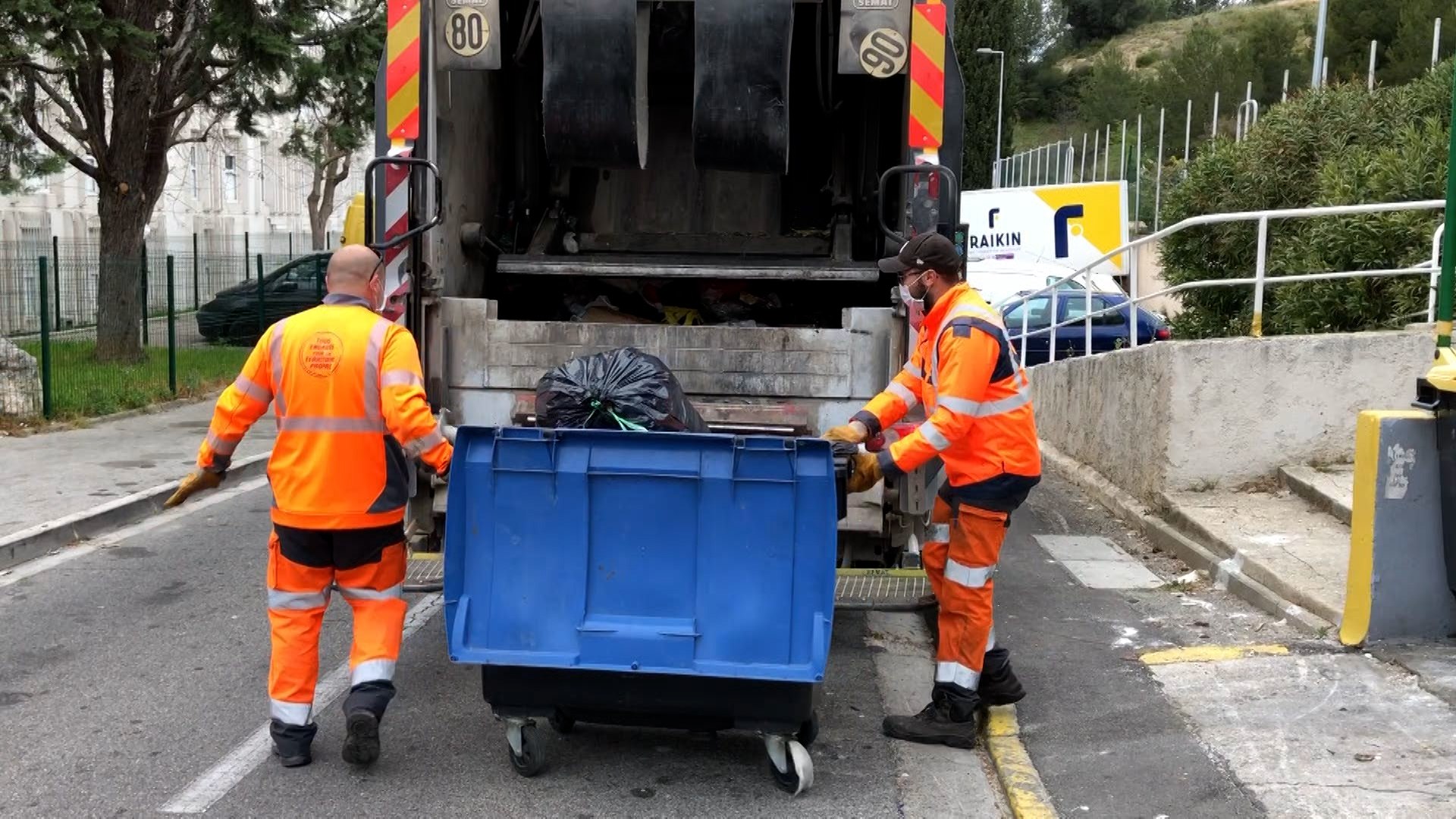 Réorganisation de la collecte des ordures du Pays de Martigues - Vidéo  Dailymotion