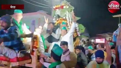 दुल्हे की तरह सजकर बग्धी पर निकला ये प्रत्याशी, नाचते गाते आगे चले समर्थक