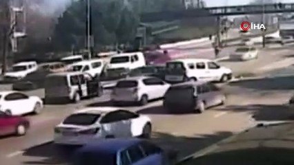 Bursa'da ortalık savaş alanına döndü!  9 araç birbirine girdi