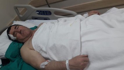 Hırsızlığı önlemeye çalışan adam 7 kişilik grubun saldırısına uğradı.. o anlar kamerada