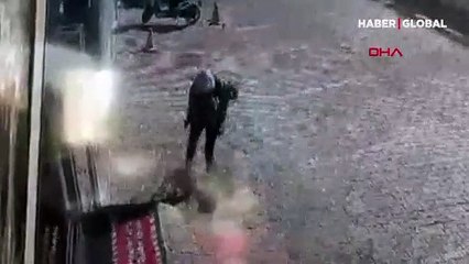 Antalya'da site önünde köpeğiyle bekleyen kadına pitbull saldırdı!