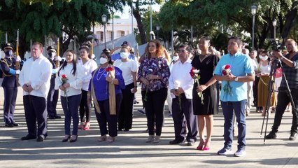 Colocan ofrendas florales por el aniversario luctuoso de Rubén Darío