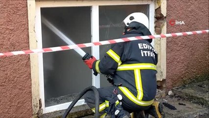 Tarihi ev yangında küle döndü