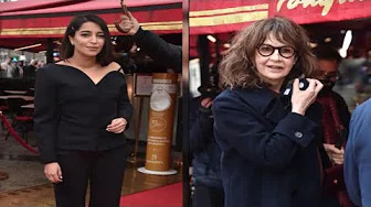 Leïla Bekhti  Stylée en noir face à Valérie Lem...
