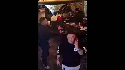 Il sauve son téléphone de justesse d'une façon géniale