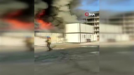 Ümraniye'de işçilerin kaldığı 8 konteyner alev alev yandı