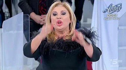Tina Cipollari litiga con Gemma Galgani a Uomini e Donne “Stanca di essere presa in giro” Nella pun1