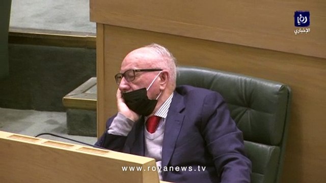 غفوة لوزير الاشغال أثناء مناقشة النواب موازنة الدولة