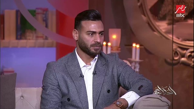 جباسكي يهدي عمرو أديب تي شيرته في المنتخب و عمرو أديب : هحطه في المتحف