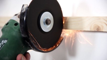 Les Tutos Maison & Travaux - Comment débloquer ou extraire une vis à tête abimée ?