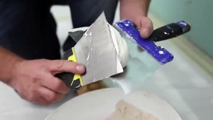 Les Tutos Maison & Travaux - Comment coller une bande à joint entre deux plaques de BA 13 ?