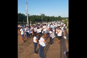 Amigos e familiares de adolescente assassinado na região de Sousa fazem caminhada pela paz