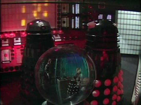 Doctor Who clásico Temporada 21 episodio 12 Resurrection of the Daleks part 2 (subtítulos en español)