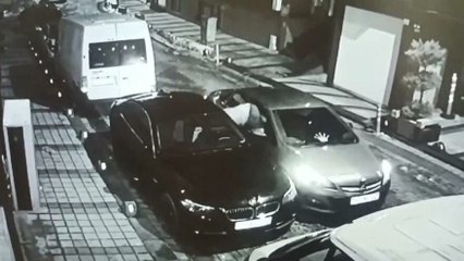 Multimedya konsolu hırsızlarının ilginç yöntemi kamerada