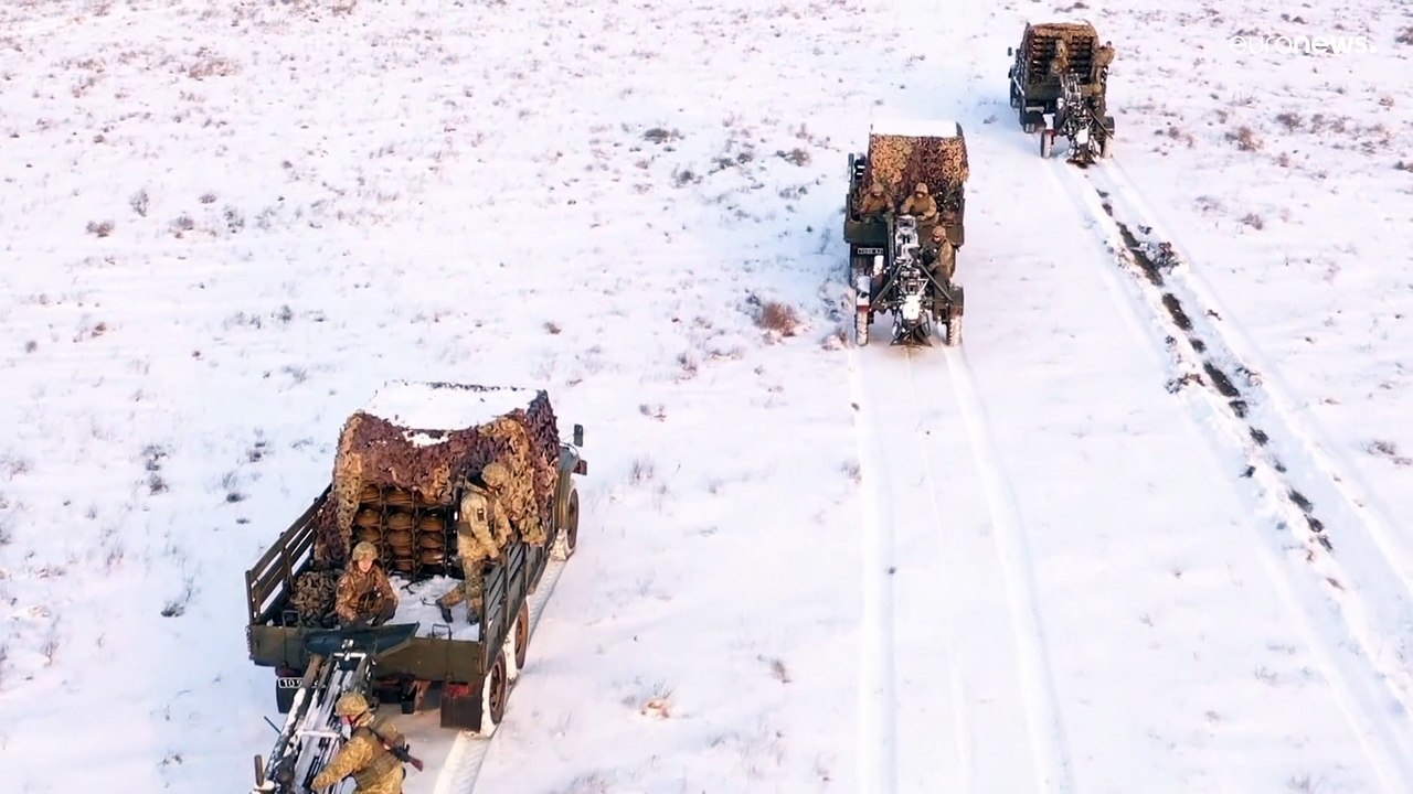 شاهد: تدريبات لدبابات أوكرانية من جهة ولمقاتلات سو-30 الروسية من جهة أخرى