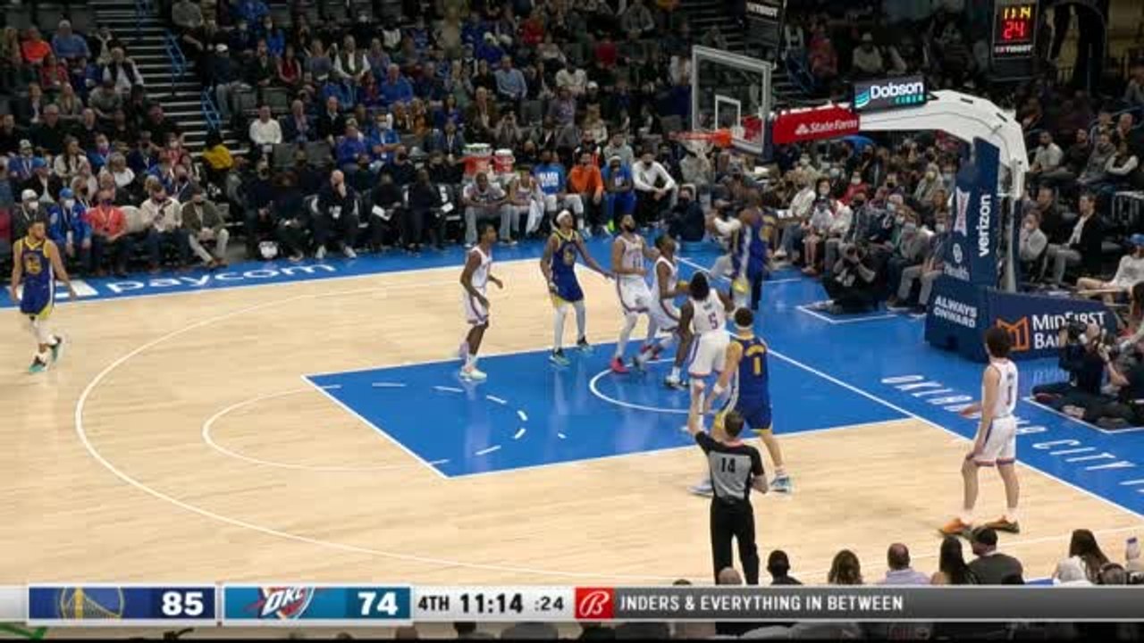 Kuminga ghosts into crowd to hammer dunk