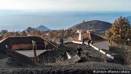 La Palma islanders begin cleanup after volcano eruption
