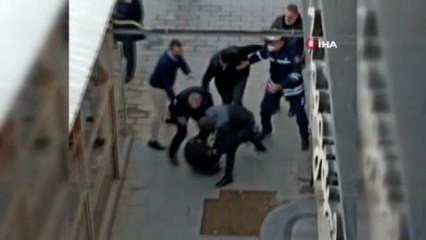 Yanlış anlaşılınca cadde ortasında tekme tokat darp edildi