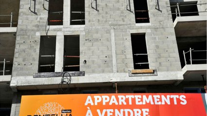 Un immeuble se construit à 1m30 de ses fenêtres, il demande sa destruction