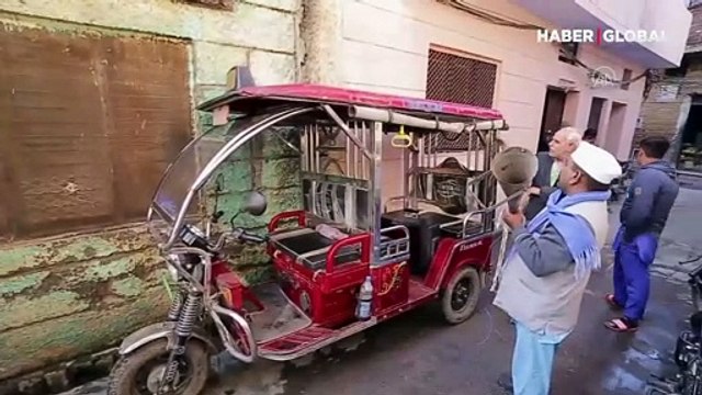 Hindistan'da yaklaşan seçimlerle ilgili bir adayın yaptığı kampanya görenleri şaşırttı