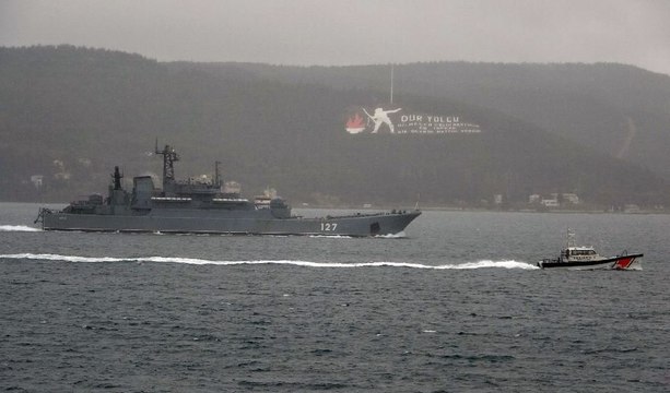 Rus savaş gemileri peş peşe Çanakkale Boğazı’ndan geçti