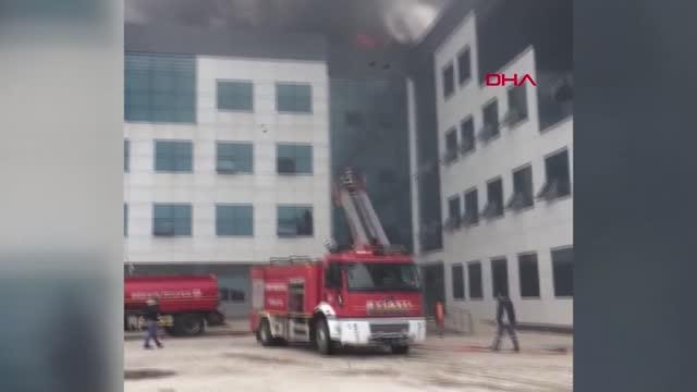GİRESUN'DA FAKÜLTE ÇATISINDA YANGIN; BİNA TAHLİYE EDİLDİ