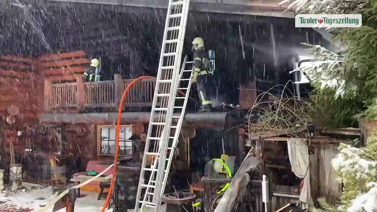 Brand in Haus in Breitenbach: 53-Jähriger bei Löschversuchen verletzt