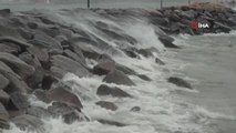 Bandırma'da kuvvetli yağış ve fırtına etkili oluyor