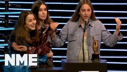 Haim win Best International Band supported by 19 Crimes | VO5 NME Awards 2018