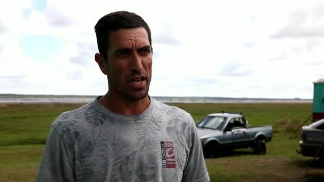 Toneladas de peces aparecen muertos en un lago de Brasil por la sequía