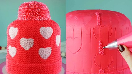 'Cake artist decorates a FROSTY & cozy Valentine's Hat Cake '