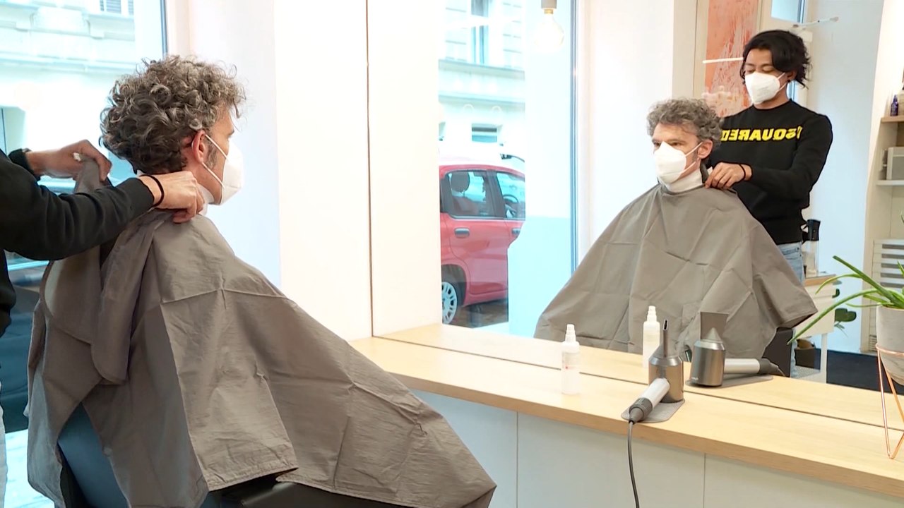 Regierung öffnet weiter: 2G-Regel beim Friseur fällt