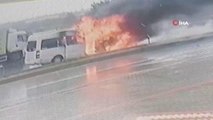 Tur minibüsündeki alev alev yandı, turistler canlarını zor kurtardı