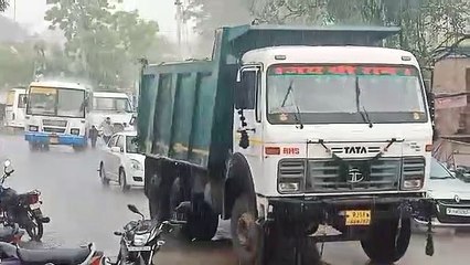 सीकर में यहां एक घंटे तक बारिश, बदला मौसम का मिजाज