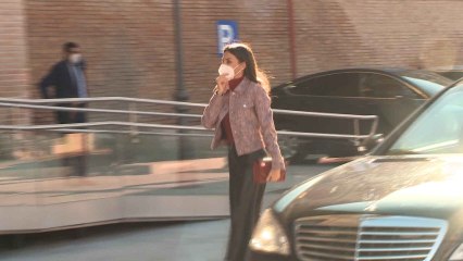 La Reina Letizia sale airosa de un 'traspiés' con sus altísimos stilettos