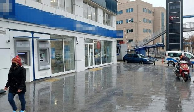 Silivri'de banka şubesinde taşlı soygun girişimi