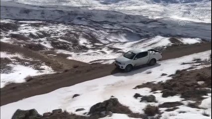 Avcılar yaban hayvanlarına yem bıraktı