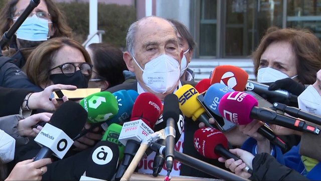 Carlos San Juan entrega 600.000 firmas y logra un compromiso