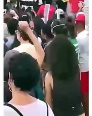 Militantes de esquerda invadem igreja em Curitiba