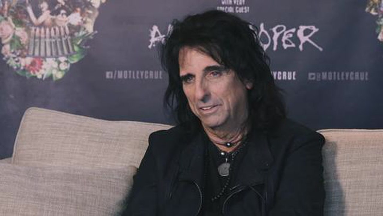 Alice Cooper On Working With Paul McCartney On A Tribute Album To "Dead, Drunk Friends" John Lennon, Jimi Hendrix And More